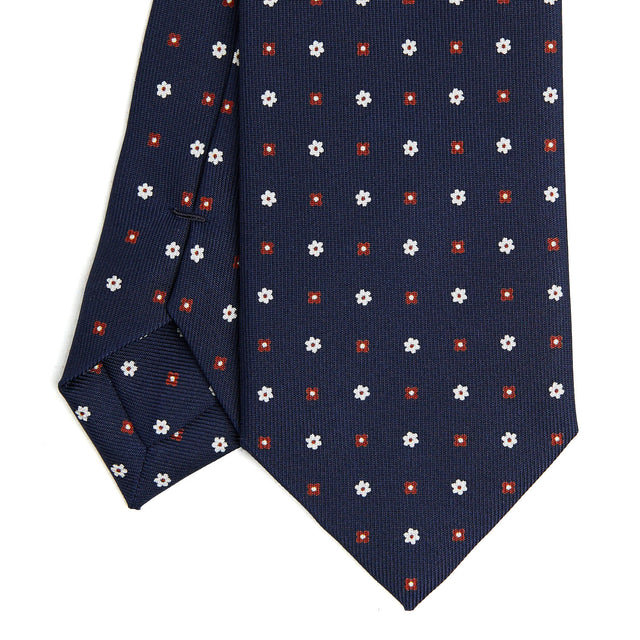 dark_blue_sartorial_7_cm_silk_tie_small_flower_pattern_tip_detail