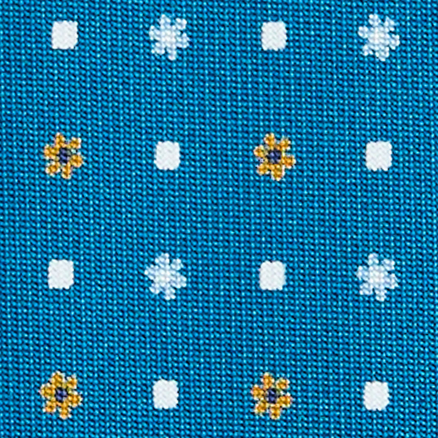 mid_blue_sartorial_7_cm_silk_tie_small_flower_pattern_fabric_detail