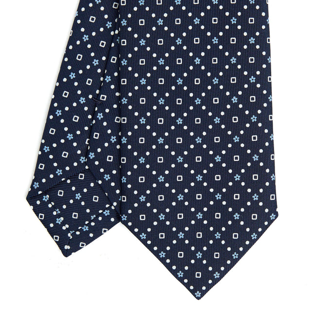 dark_blue_sartorial_7_cm_silk_tie_small_flower_pattern_tip_detail
