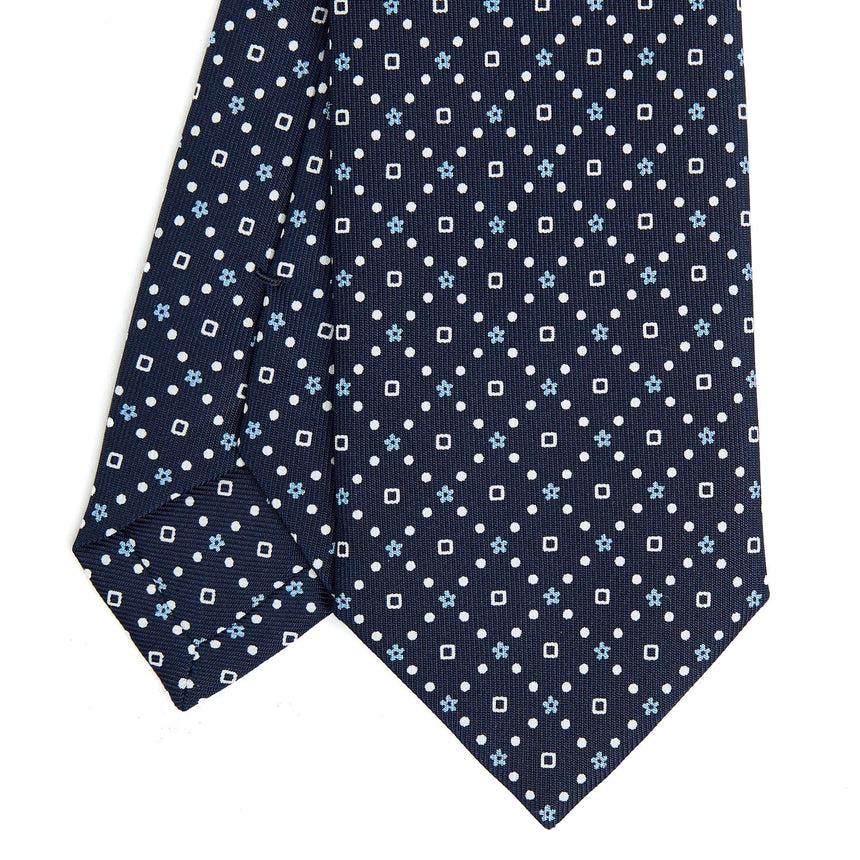 dark_blue_sartorial_7_cm_silk_tie_small_flower_pattern_tip_detail