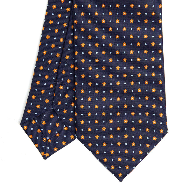 dark_blue_sartorial_7_cm_silk_tie_small_flower_pattern_tip_detail