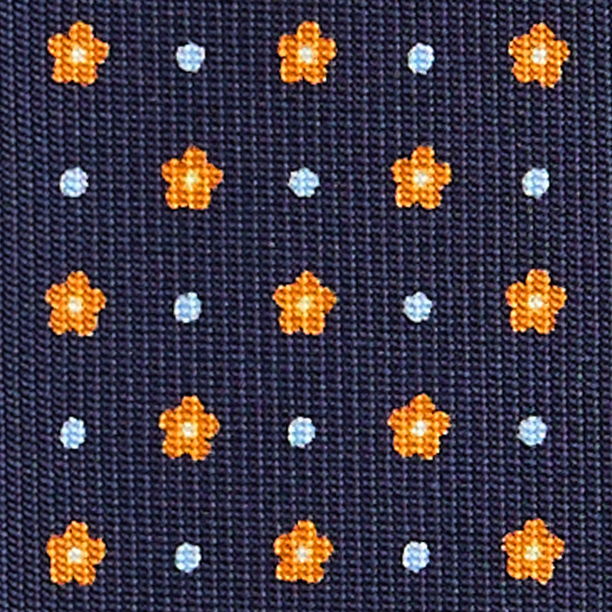 dark_blue_sartorial_7_cm_silk_tie_small_flower_pattern_fabric_detail