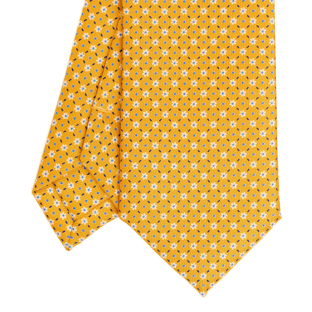yellow_sartorial_7_cm_silk_tie_small_flower_pattern_tip_detail