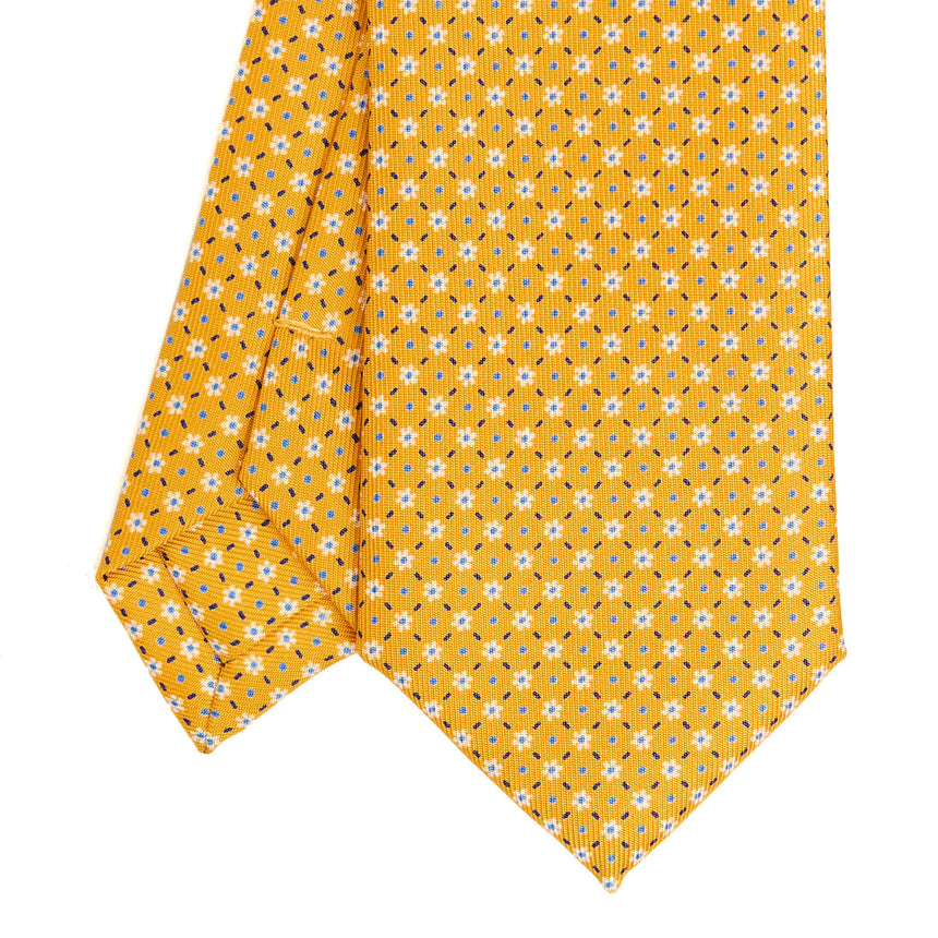 yellow_sartorial_7_cm_silk_tie_small_flower_pattern_tip_detail
