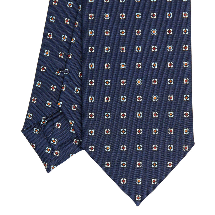 dark_blue_sartorial_7_cm_silk_tie_small_flower_pattern_tip_detail