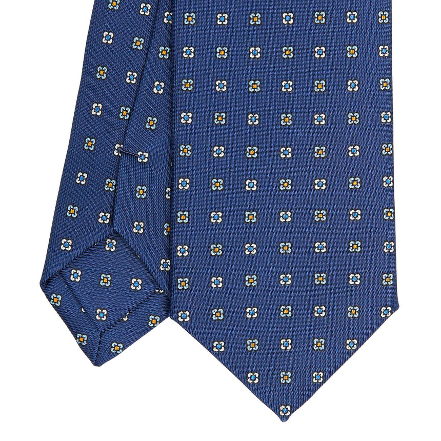 blue_sartorial_7_cm_silk_tie_small_flower_pattern_tip_detail