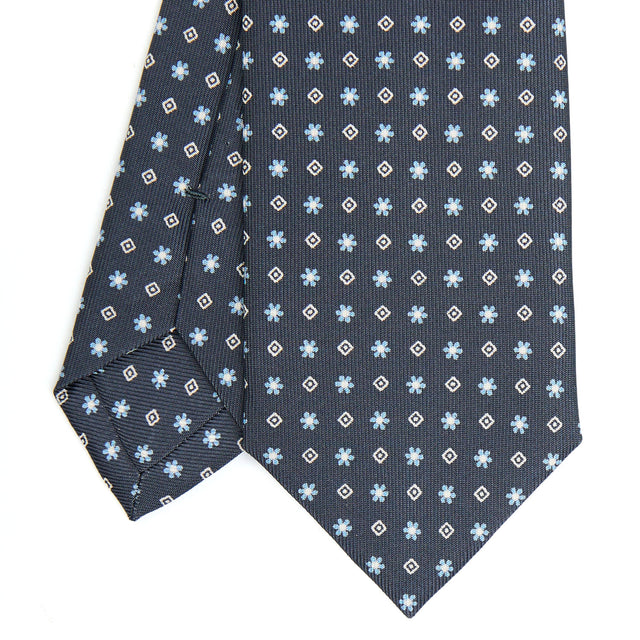 dark_grey_sartorial_7_cm_silk_tie_small_flower_pattern_tip_detail