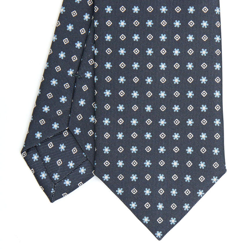 dark_grey_sartorial_7_cm_silk_tie_small_flower_pattern_tip_detail