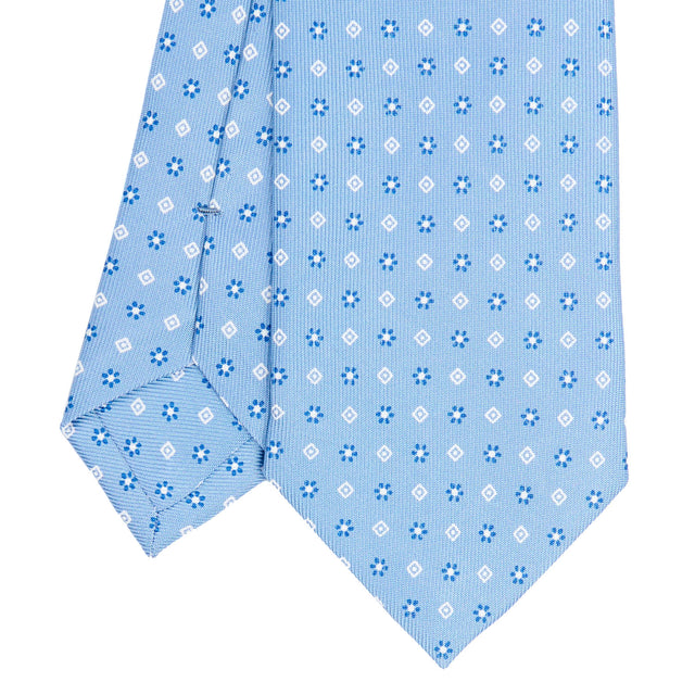 light_blue_sartorial_7_cm_silk_tie_small_flower_pattern_tip_detail