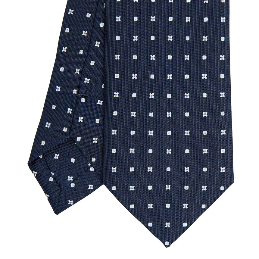 dark_blue_sartorial_7_cm_silk_tie_small_flower_pattern_tip_detail