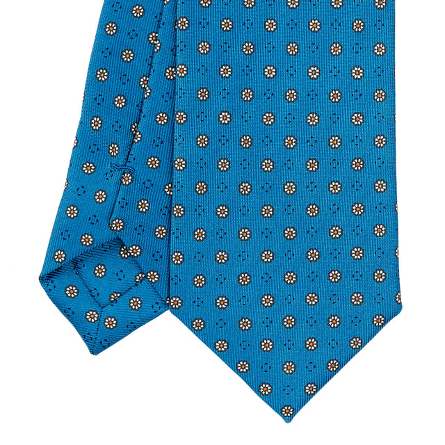 mid_blue_sartorial_7_cm_silk_tie_small_flower_pattern_tip_detail