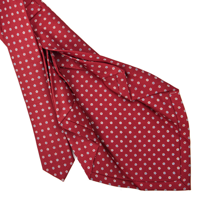 burgundy_7_fold_sartorial_silk_tie_small_flower_pattern_detail_of_the_back_pleats