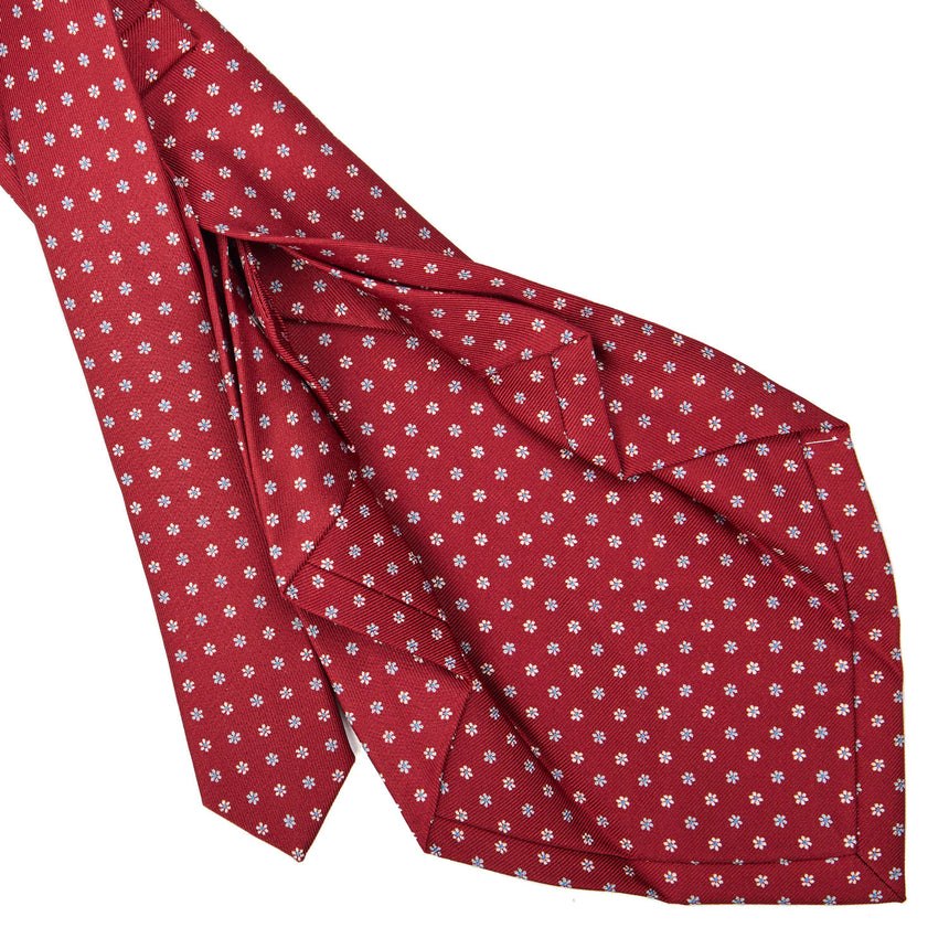 burgundy_7_fold_sartorial_silk_tie_small_flower_pattern_detail_of_the_back_pleats