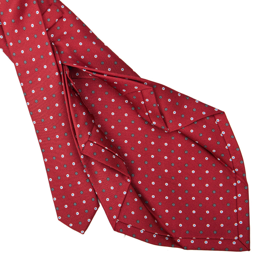 burgundy_7_fold_sartorial_silk_tie_small_flower_pattern_detail_of_the_back_pleats