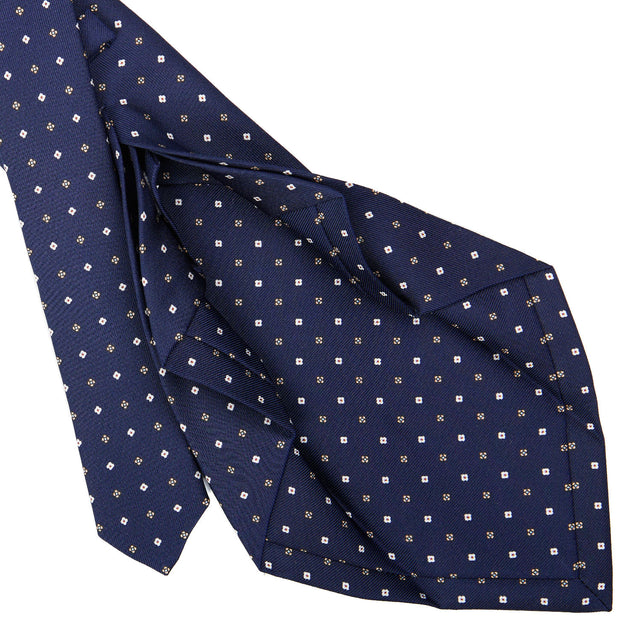 dark_blue_7_fold_sartorial_silk_tie_small_flower_pattern_detail_of_the_back_pleats