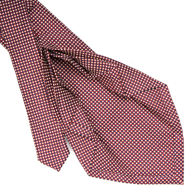 burgundy_9_fold_sartorial_silk_tie_small_flower_pattern_detail_of_the_back_pleats
