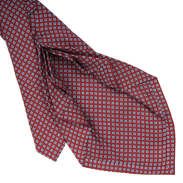 burgundy_9_fold_sartorial_silk_tie_small_flower_pattern_detail_of_the_back_pleats