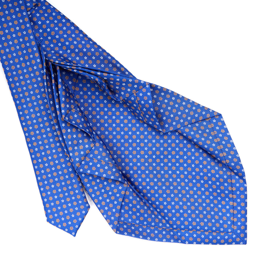 bluette_9_fold_sartorial_silk_tie_small_flower_pattern_detail_of_the_back_pleats