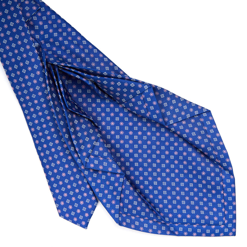 bluette_9_fold_sartorial_silk_tie_small_flower_pattern_detail_of_the_back_pleats