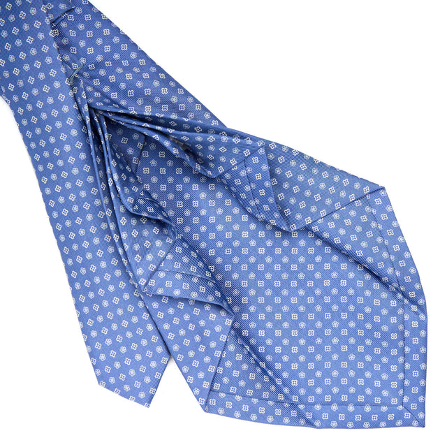 powder_blue_9_fold_sartorial_silk_tie_small_flower_pattern_detail_of_the_back_pleats