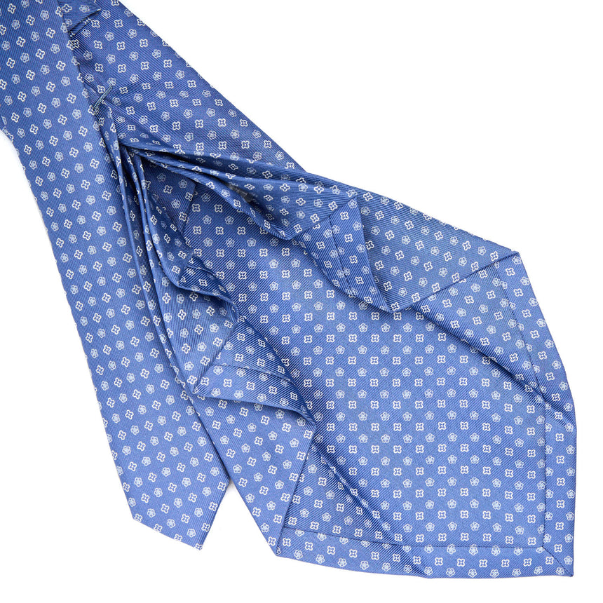 powder_blue_9_fold_sartorial_silk_tie_small_flower_pattern_detail_of_the_back_pleats