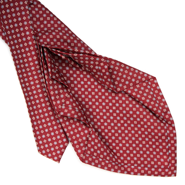 burgundy_9_fold_sartorial_silk_tie_small_flower_pattern_detail_of_the_back_pleats