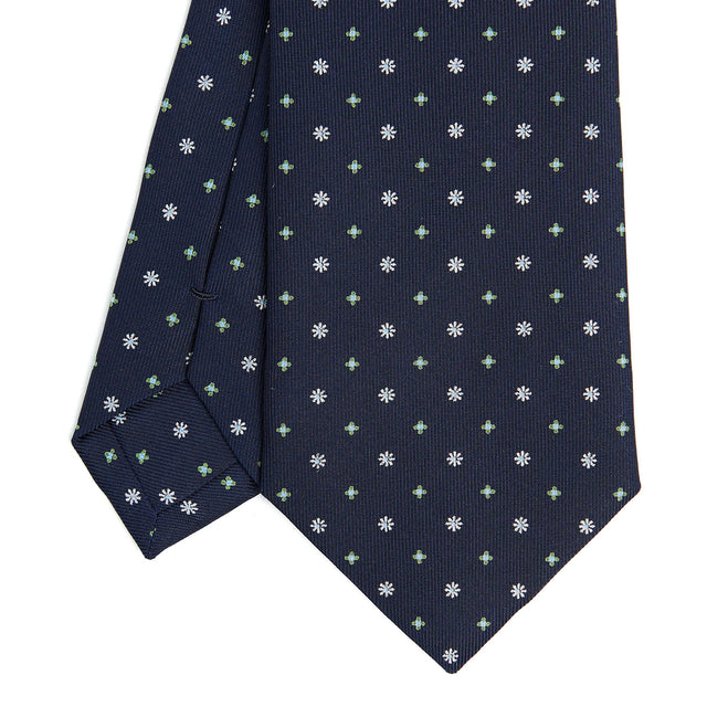 dark_blue_classic_silk_tie_small_flower_pattern_tip_detail