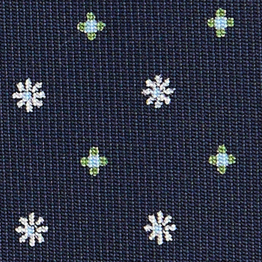 dark_blue_classic_silk_tie_small_flower_pattern_fabric_detail