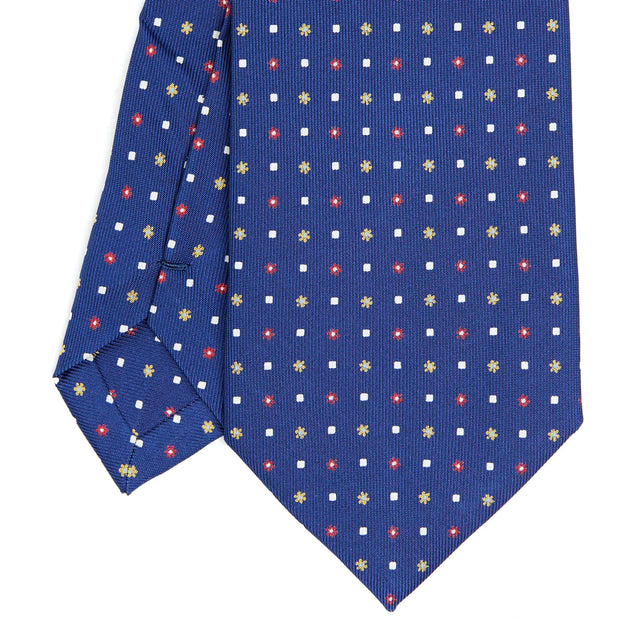 blue_extra_long_sartorial_silk_tie_small_flower_pattern_detail_of_the_back_pleats