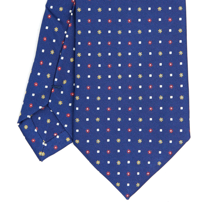 blue_extra_long_sartorial_silk_tie_small_flower_pattern_detail_of_the_back_pleats