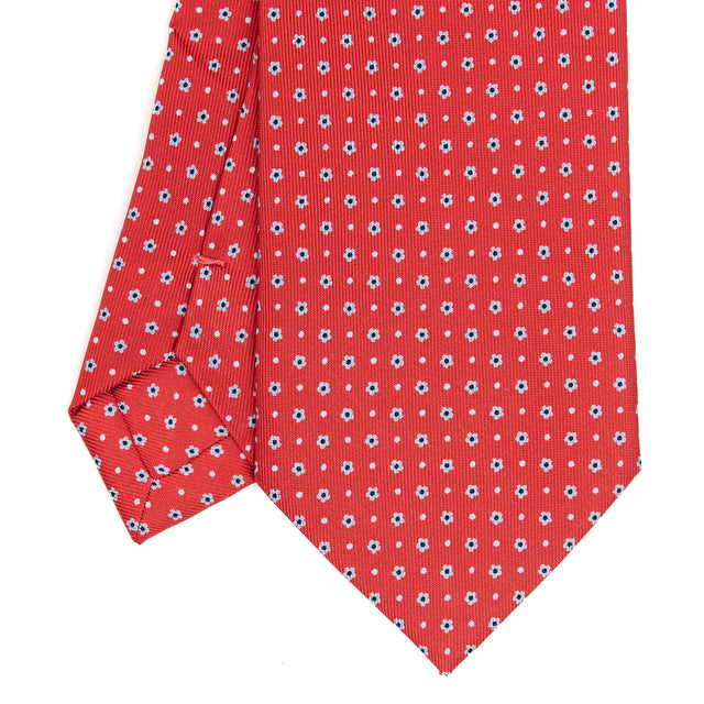 red_extra_long_sartorial_silk_tie_small_flower_pattern_detail_of_the_back_pleats