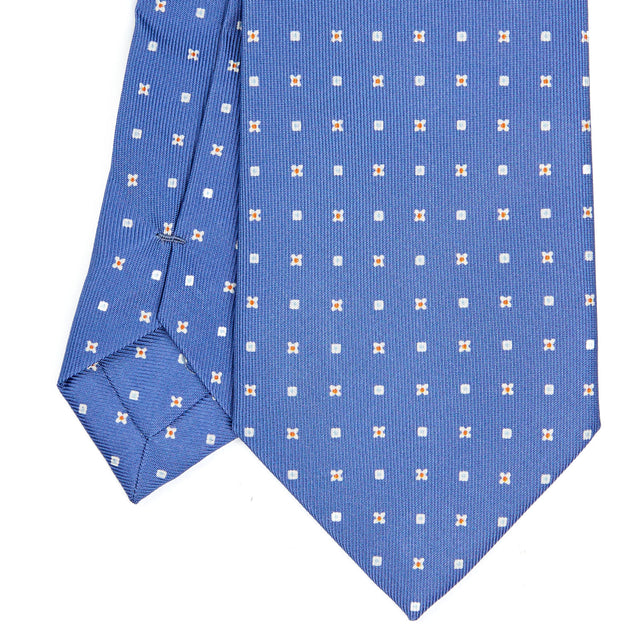 powder_blue_extra_long_sartorial_silk_tie_small_flower_pattern_detail_of_the_back_pleats