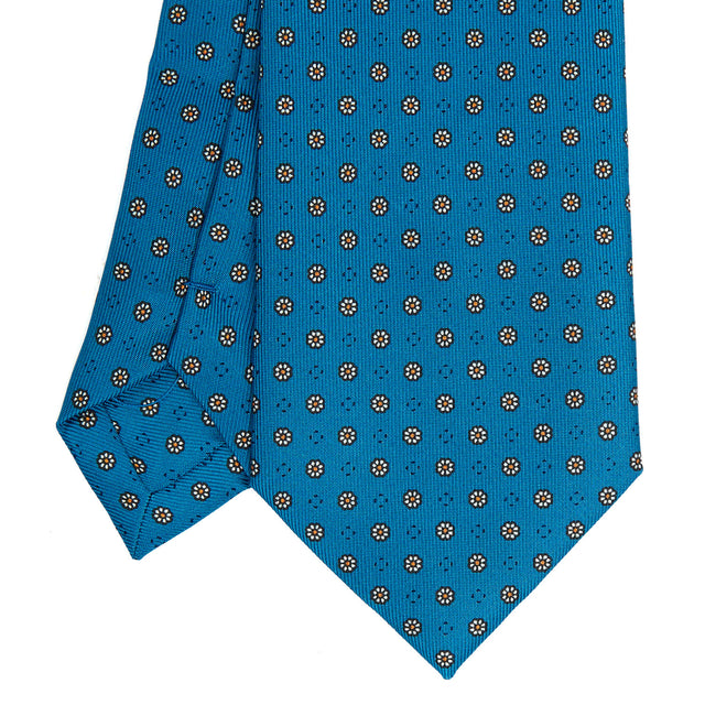 mid_blue_extra_long_sartorial_silk_tie_small_flower_pattern_detail_of_the_back_pleats