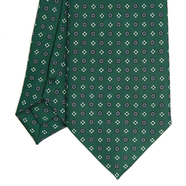 dark_green_extra_long_sartorial_silk_tie_small_flower_pattern_detail_of_the_back_pleats