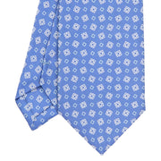 powder_blue_extra_long_sartorial_silk_tie_small_flower_pattern_detail_of_the_back_pleats