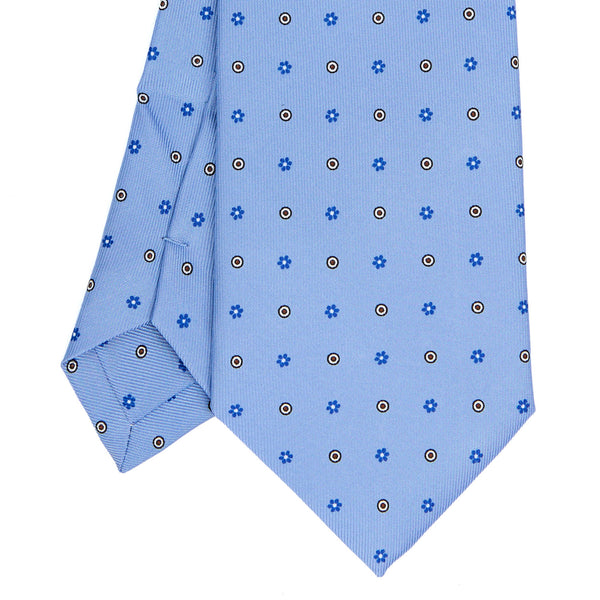 light_blue_extra_long_sartorial_silk_tie_small_flower_designs_detail_of_the_back_pleats