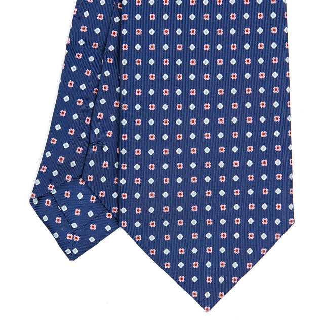 blue_extra_long_sartorial_silk_tie_small_flower_pattern_detail_of_the_back_pleats