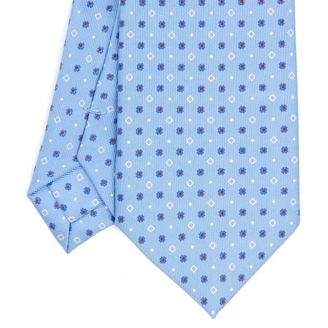 light_blue_extra_long_sartorial_silk_tie_small_flower_pattern_detail_of_the_back_pleats
