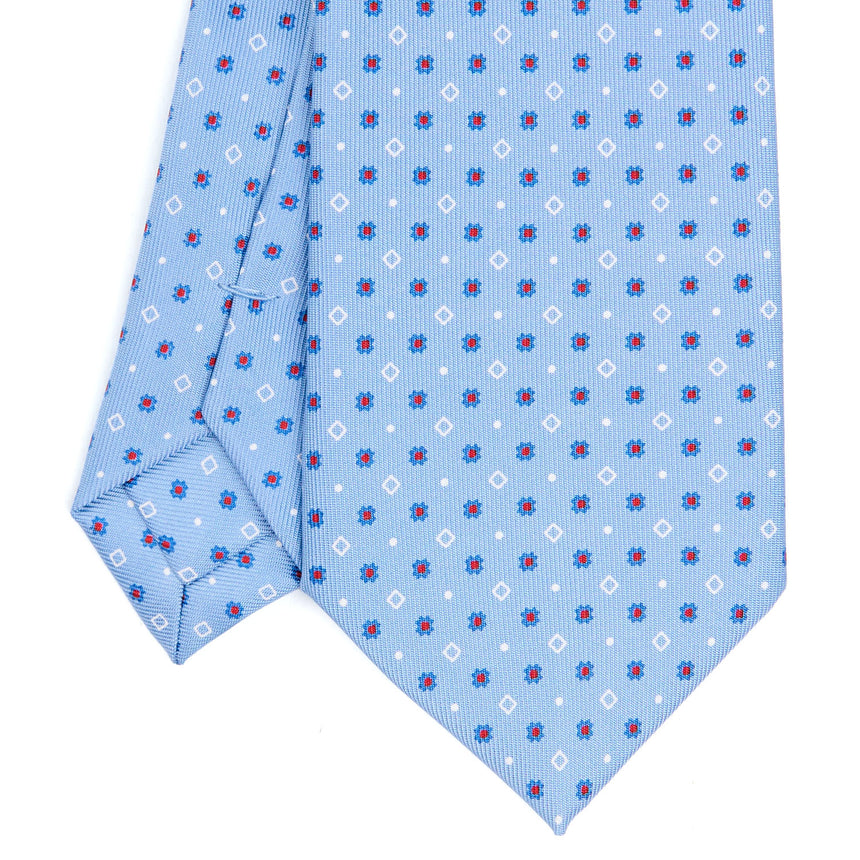 light_blue_extra_long_sartorial_silk_tie_small_flower_pattern_detail_of_the_back_pleats