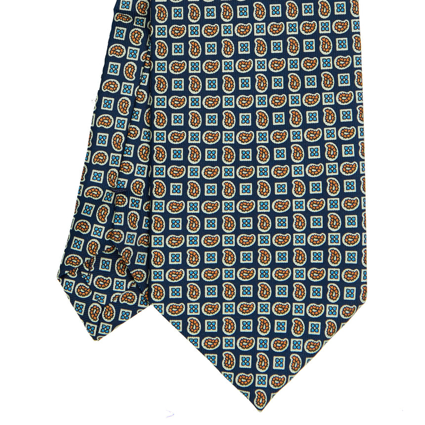 dark_blue_extra_long_sartorial_silk_tie_paisley_pattern_detail_of_the_back_pleats