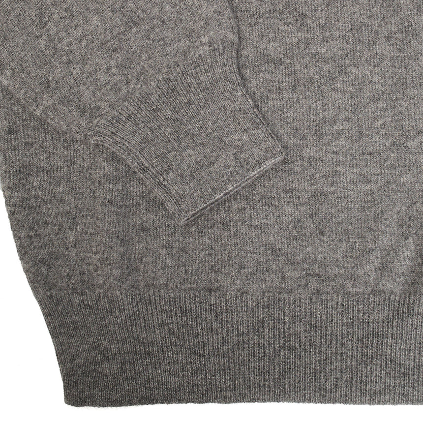 LIGHT GREY CREWNECK SWEATER