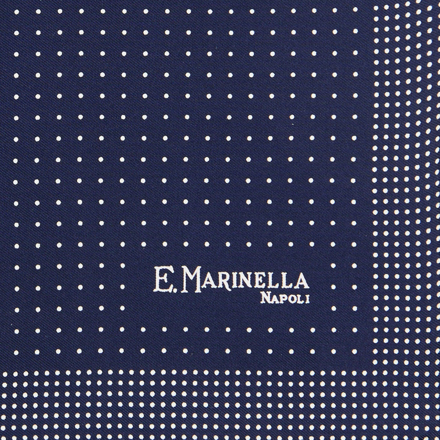 dark_blue_hand_printed_silk_pocket_square_polka_dots_logo_detail_with_hand_rolled_hem